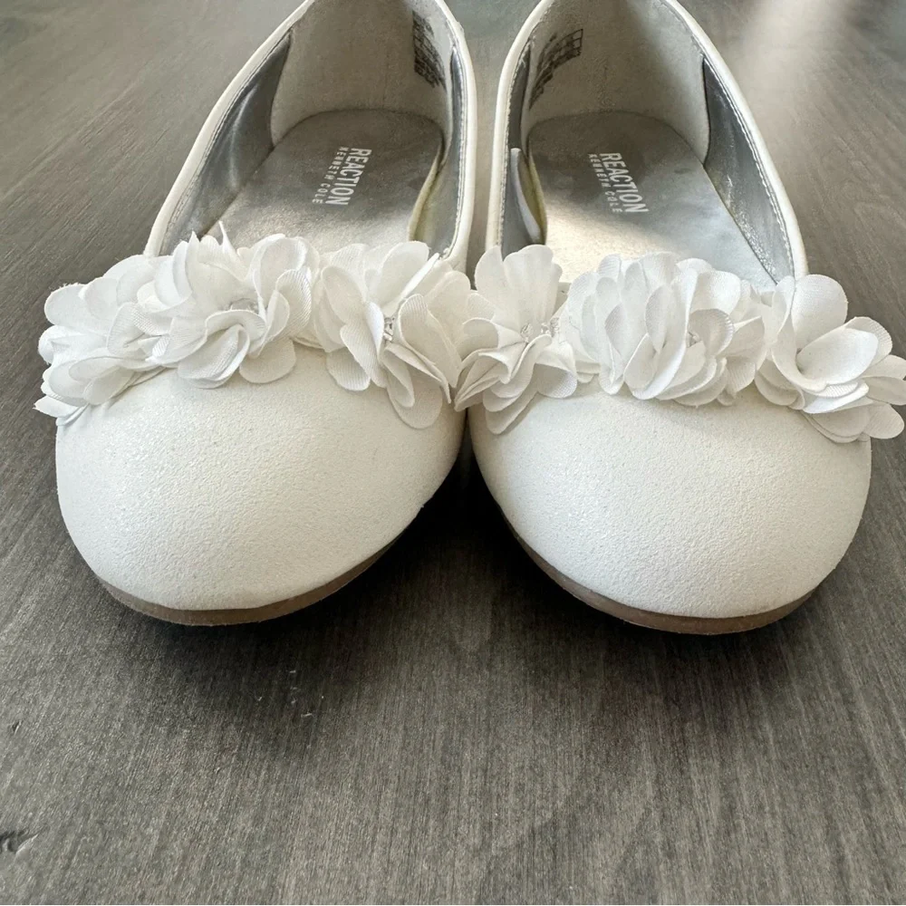 Kenneth Cole girls white Floral formal Flat shoes size 1 NWOT